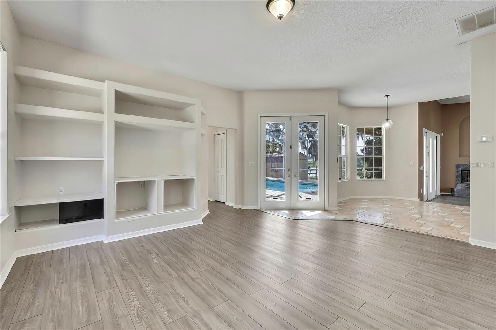SPRING HILL - Residential