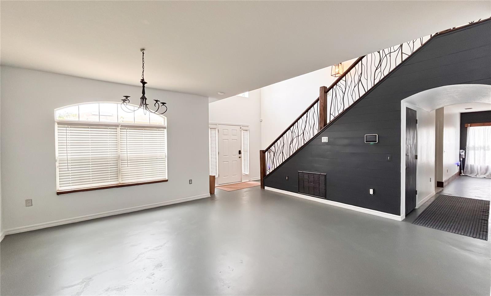 548 BIG SIOUX COURT