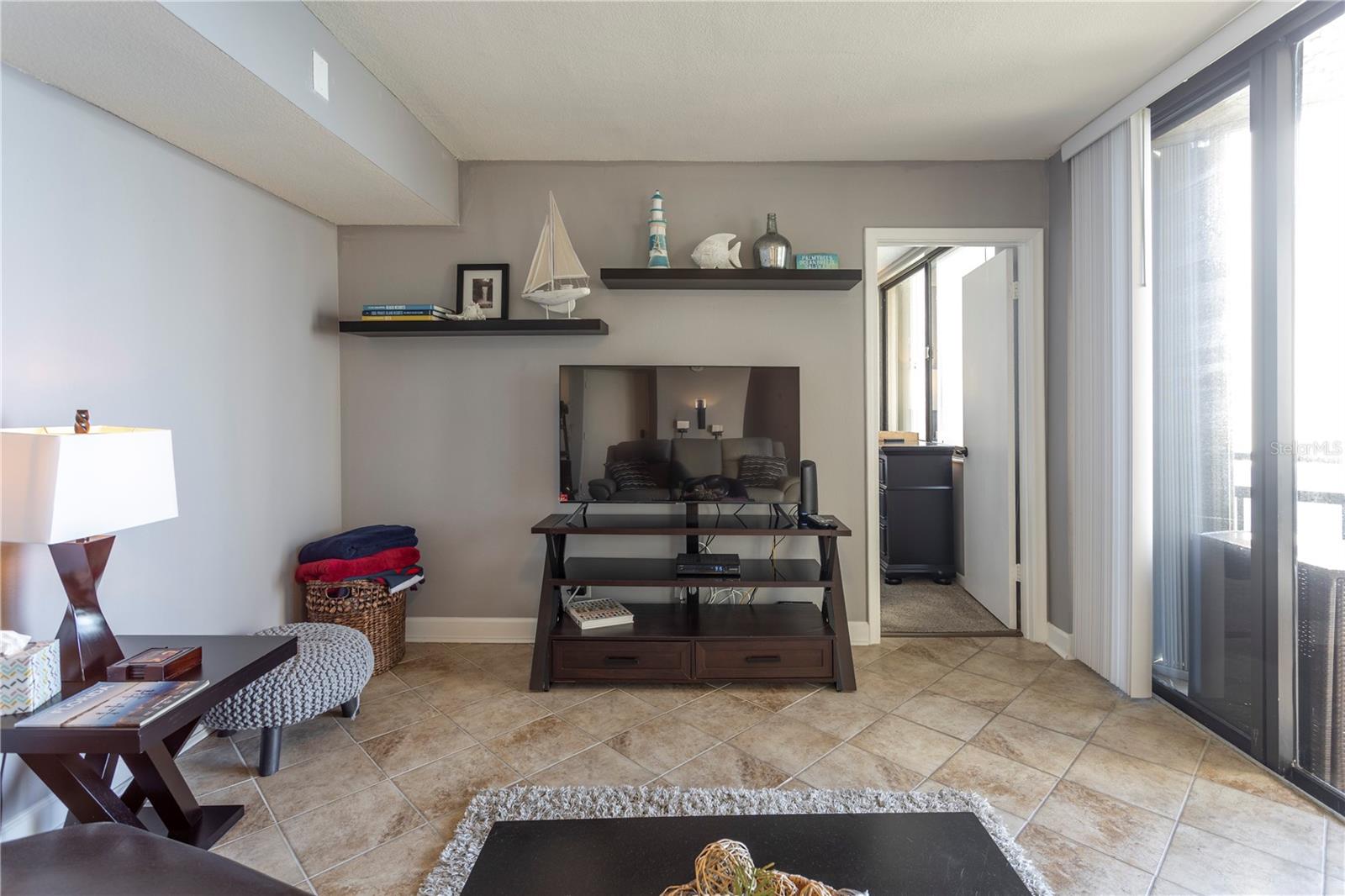 LA PUERTA DEL SOL CONDO - Residential