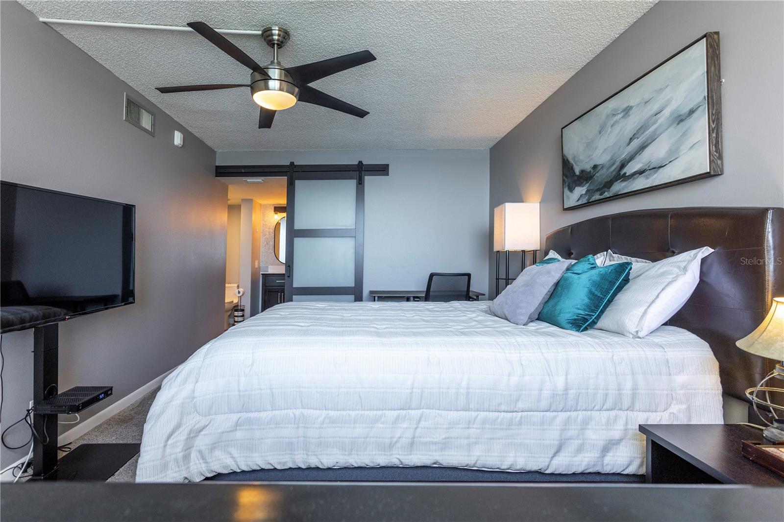 LA PUERTA DEL SOL CONDO - Residential
