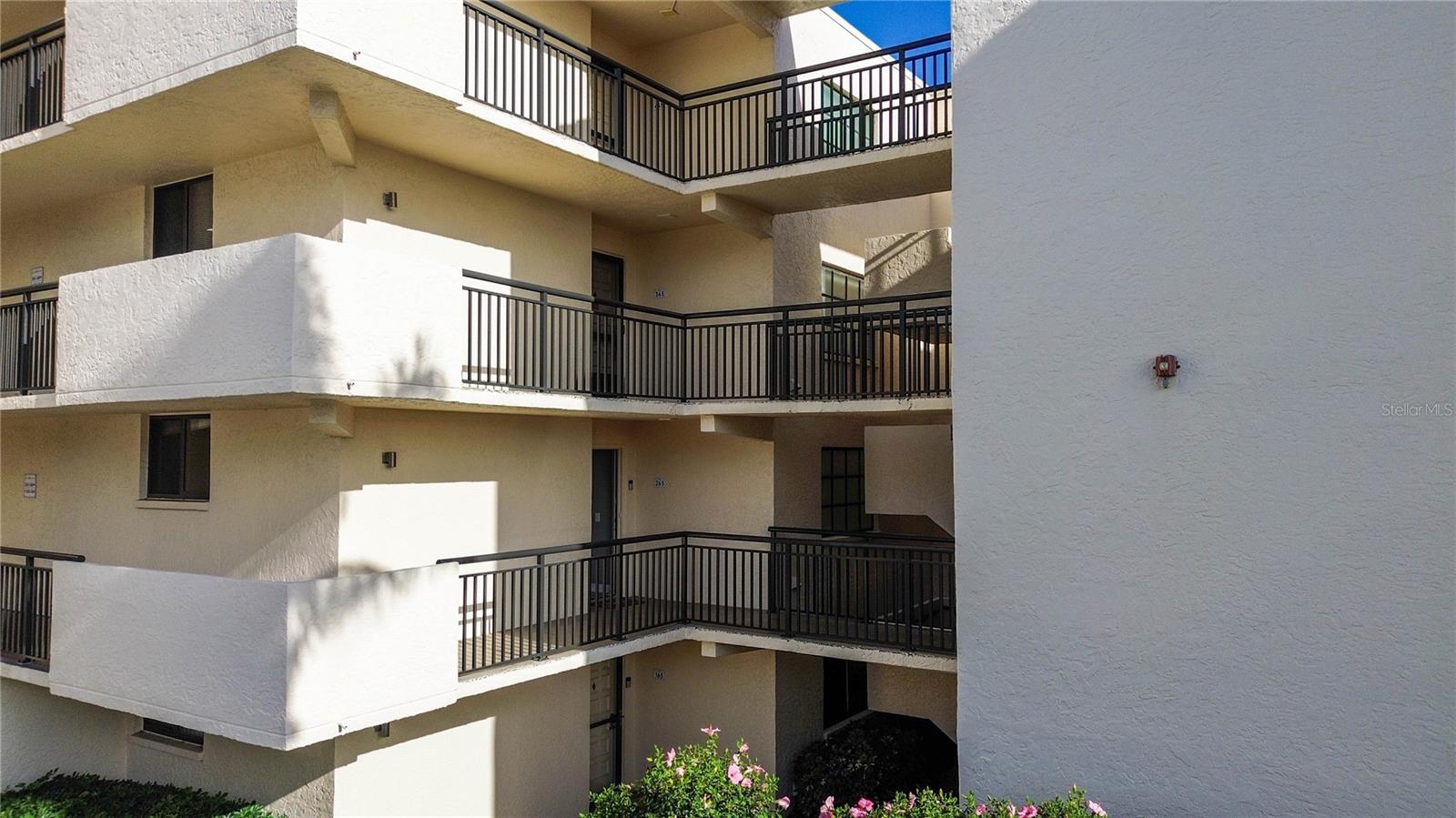 LA PUERTA DEL SOL CONDO - Residential