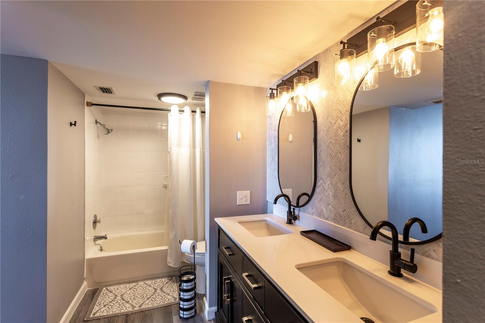 LA PUERTA DEL SOL CONDO - Residential