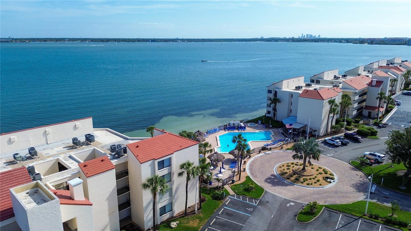LA PUERTA DEL SOL CONDO - Residential
