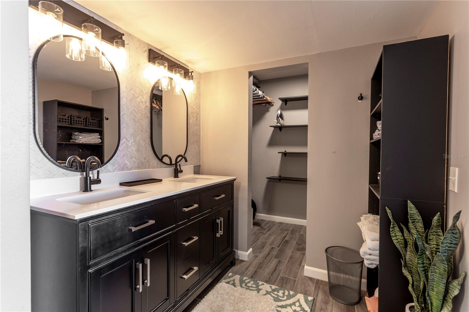 LA PUERTA DEL SOL CONDO - Residential