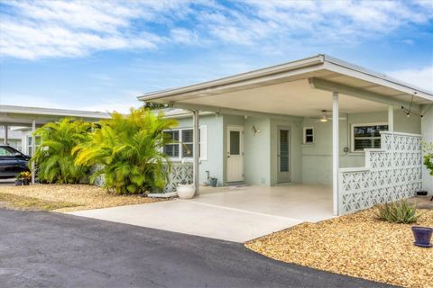 Photo of 1018 Beach Manor Circle #40, Venice, FL 34285 (MLS # N6141875)