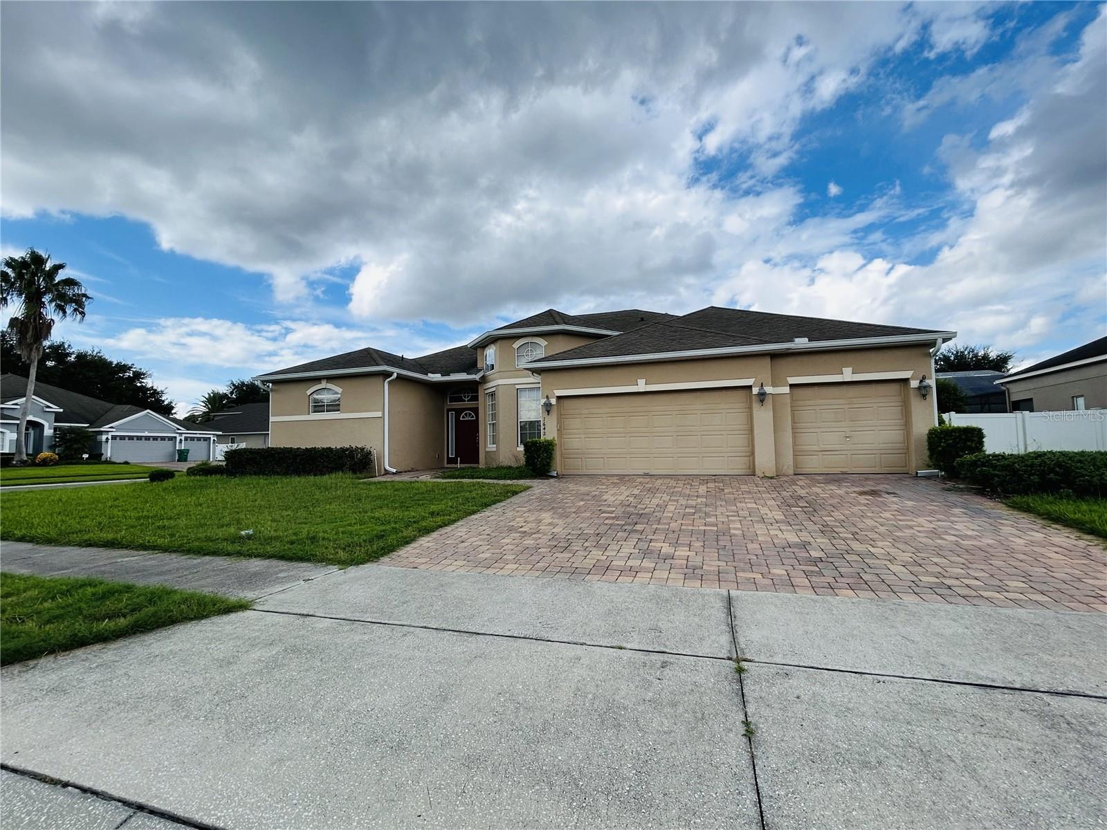 1642 CHANDELLE LANE
