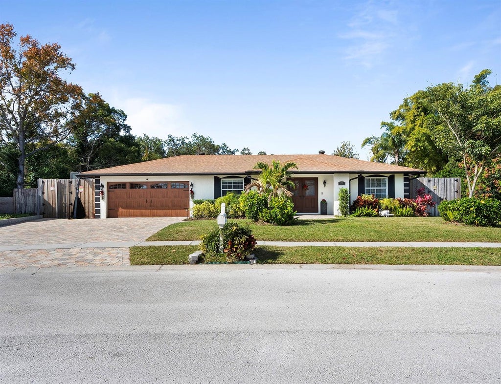 Photo of 122 Bearss Circle, Longwood, FL 32750 (MLS # O6418393)