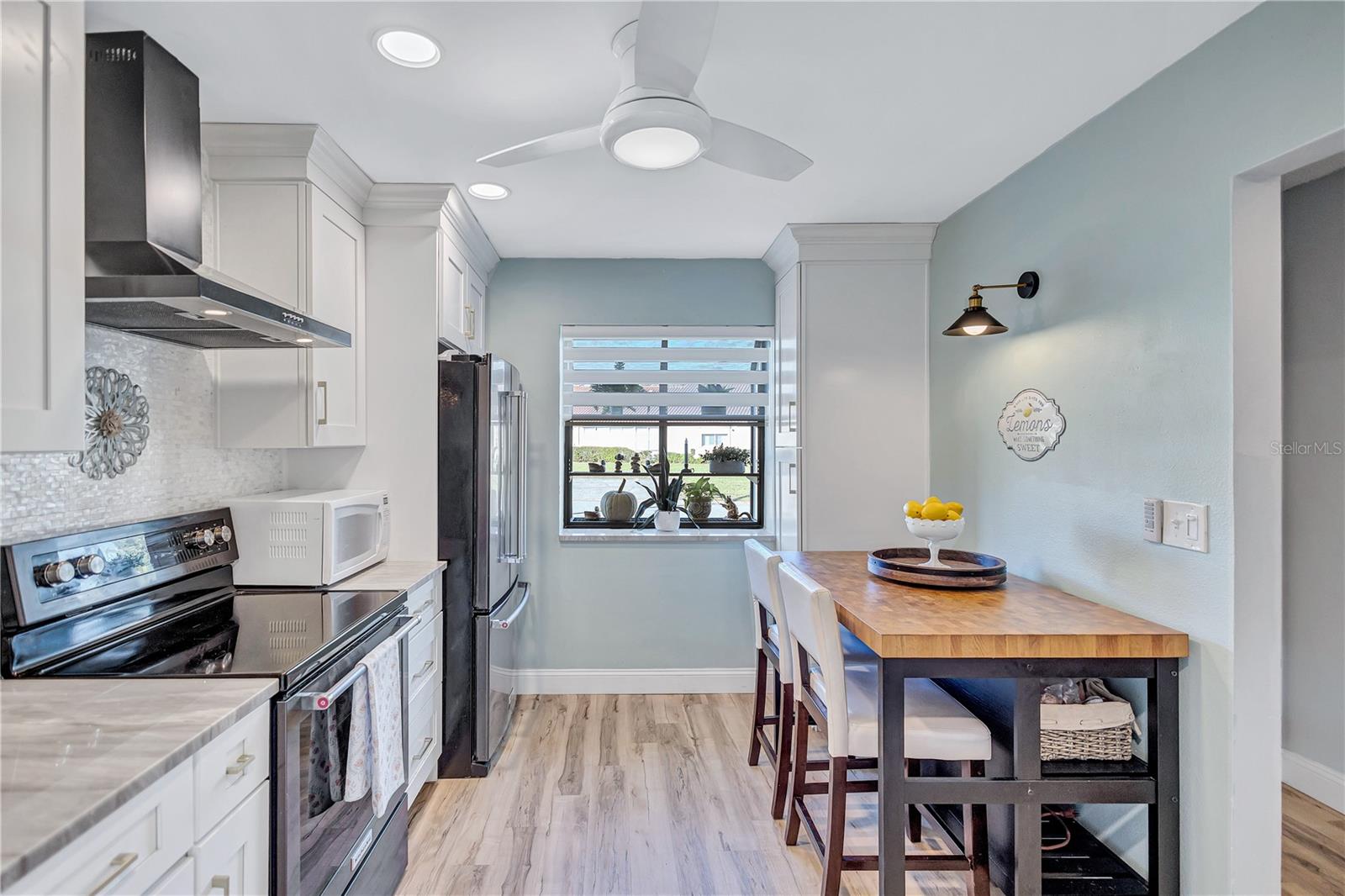 3390 STONEHAVEN COURT W A