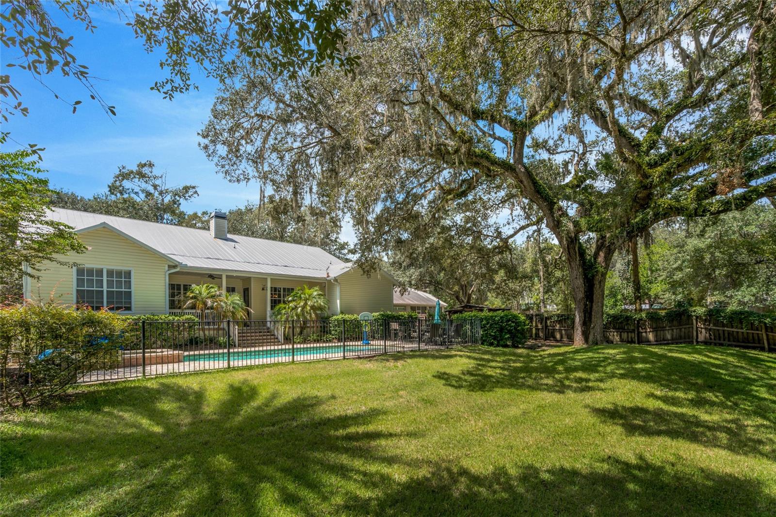 6122 REGINA PLACE