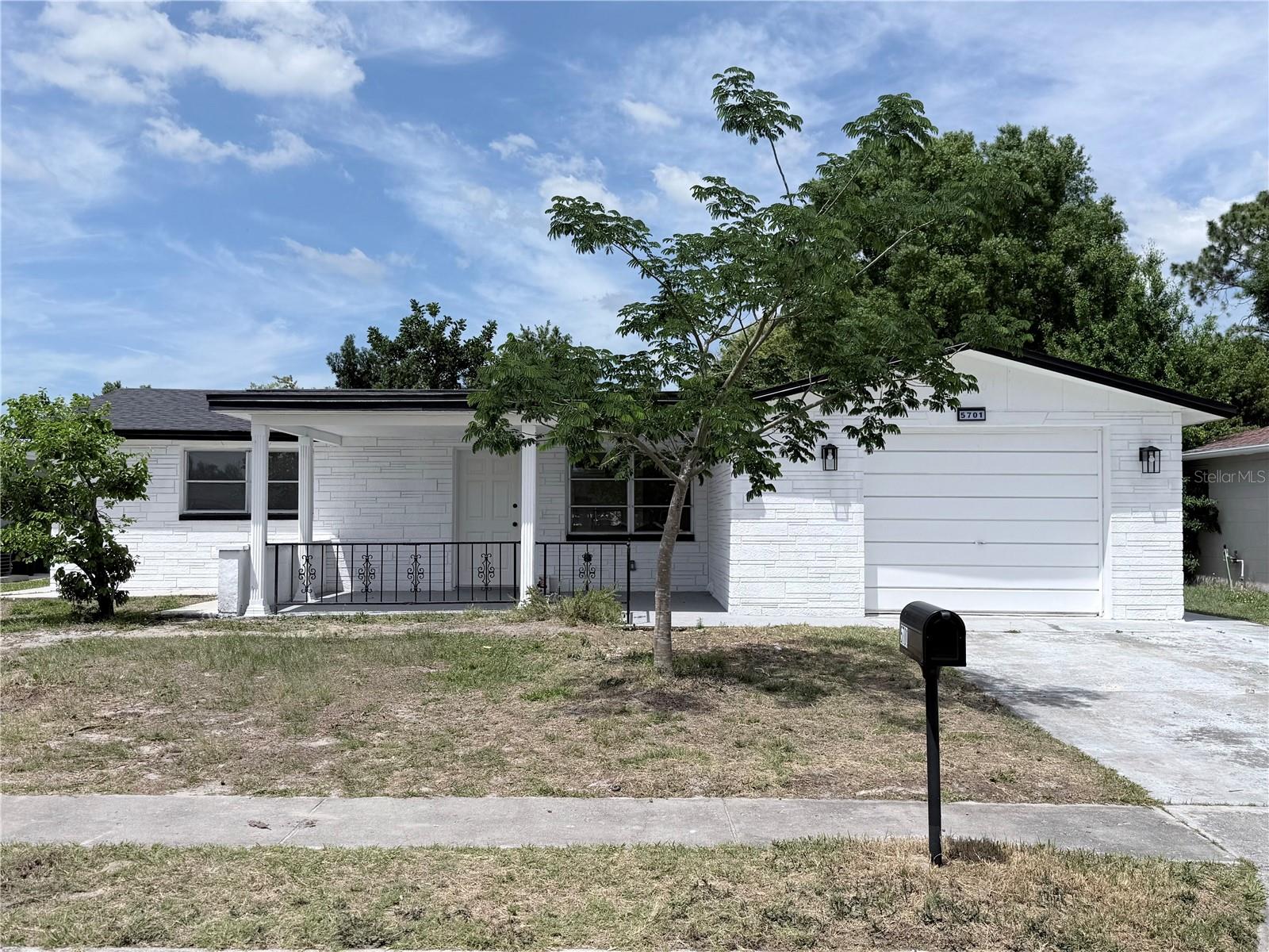 LA VILLA GARDENS - Residential