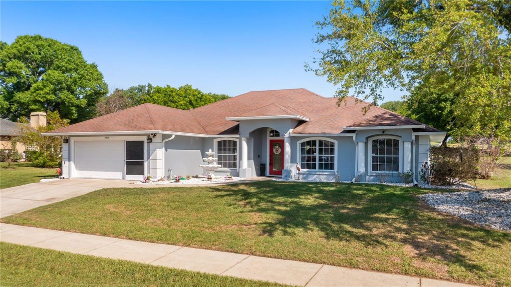 Photo of 8925 Pebble Beach Place, Clermont, FL 34711 (MLS # G5110245)