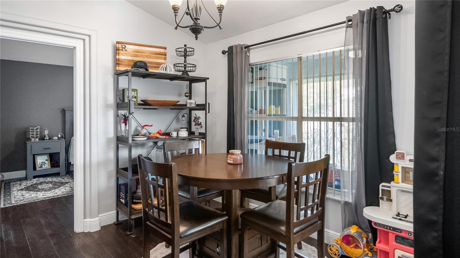 VILLAGE GREEN - Residential