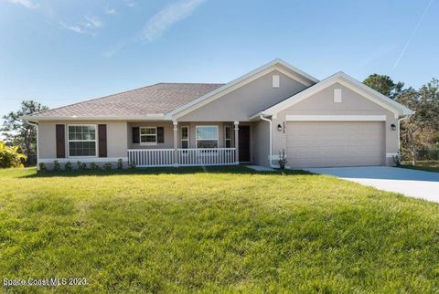Photo of 53 Sleepy Hollow Trl, Palm Coast, FL 32164 (MLS # FC317718)