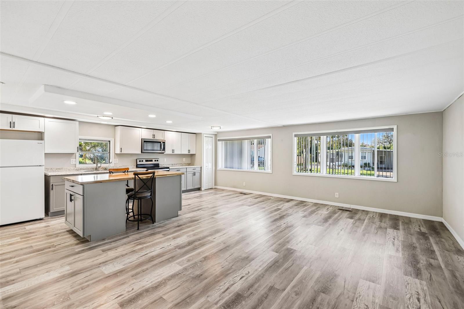 11 FLORENCE BOULEVARD