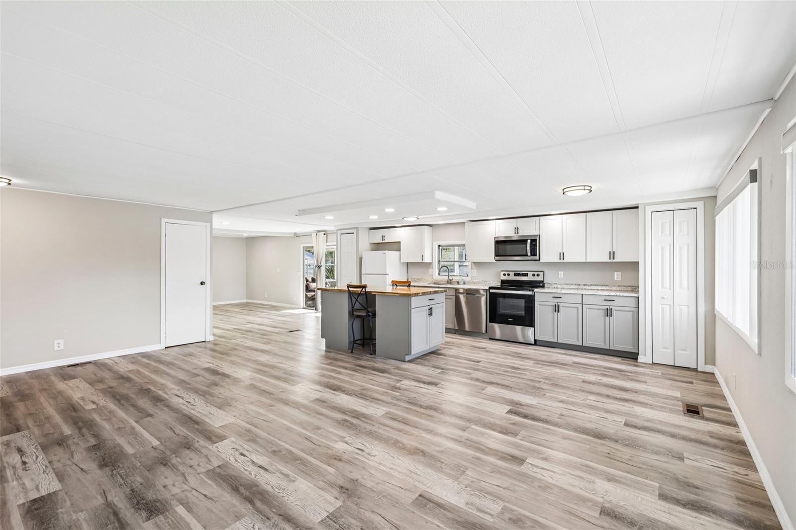 11 FLORENCE BOULEVARD