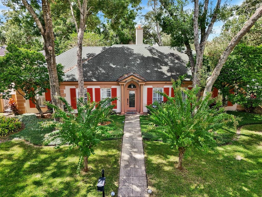 Photo of 2601 Merida Lane, Tampa, FL 33618 (MLS # TB8434793)