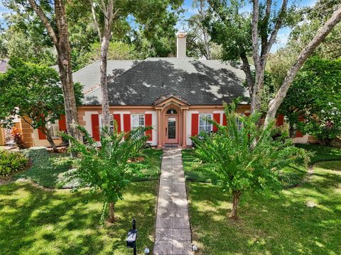 Photo of 2601 Merida Lane, Tampa, FL 33618 (MLS # TB8434793)