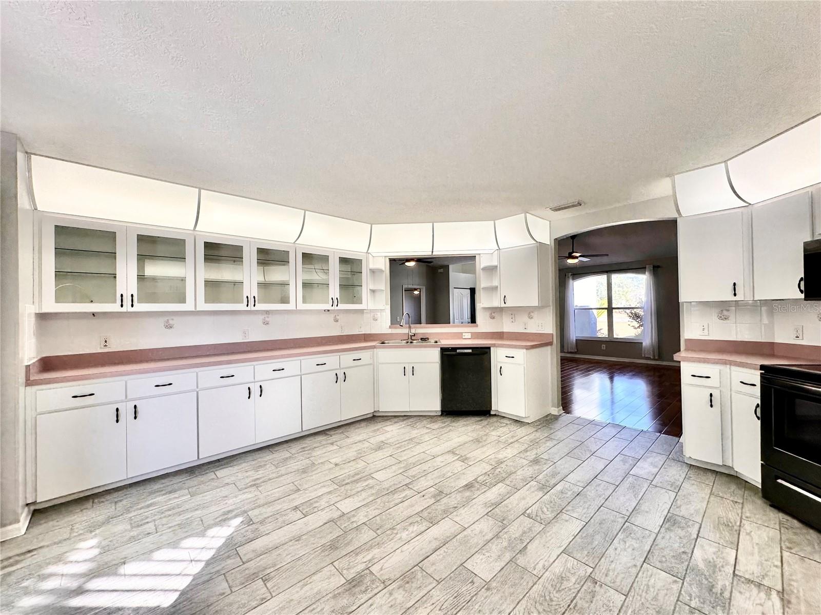 HILLS AVALON - Residential