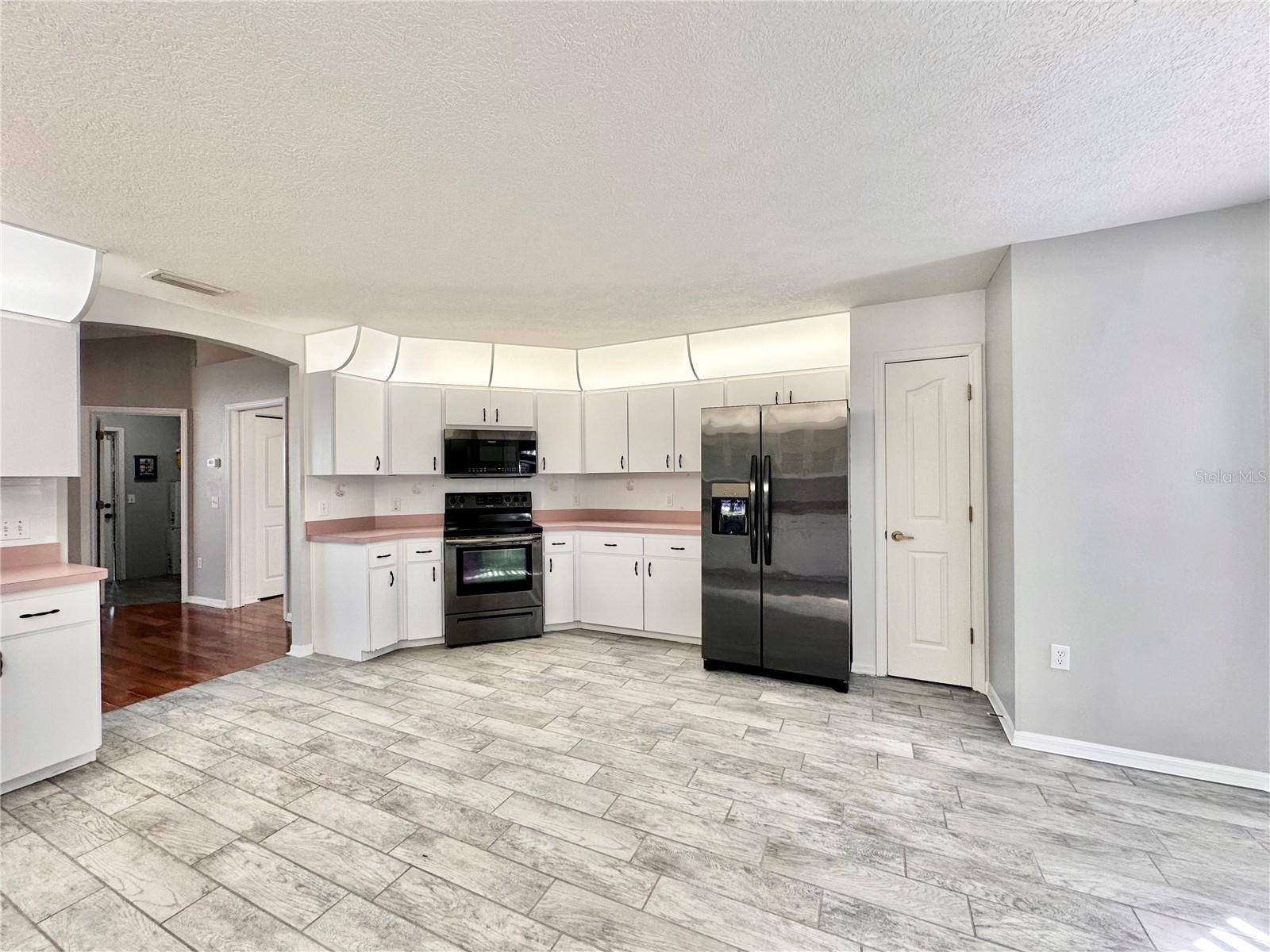 HILLS AVALON - Residential