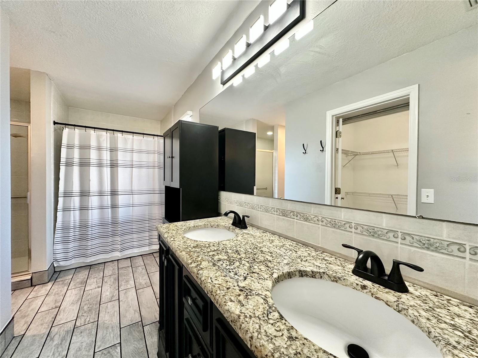 HILLS AVALON - Residential