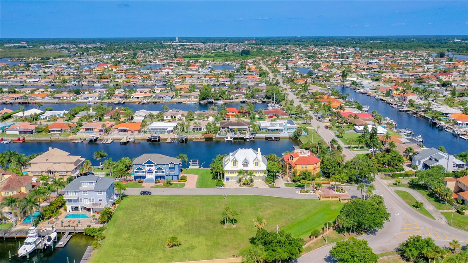 SCHOONER PLACE - Land