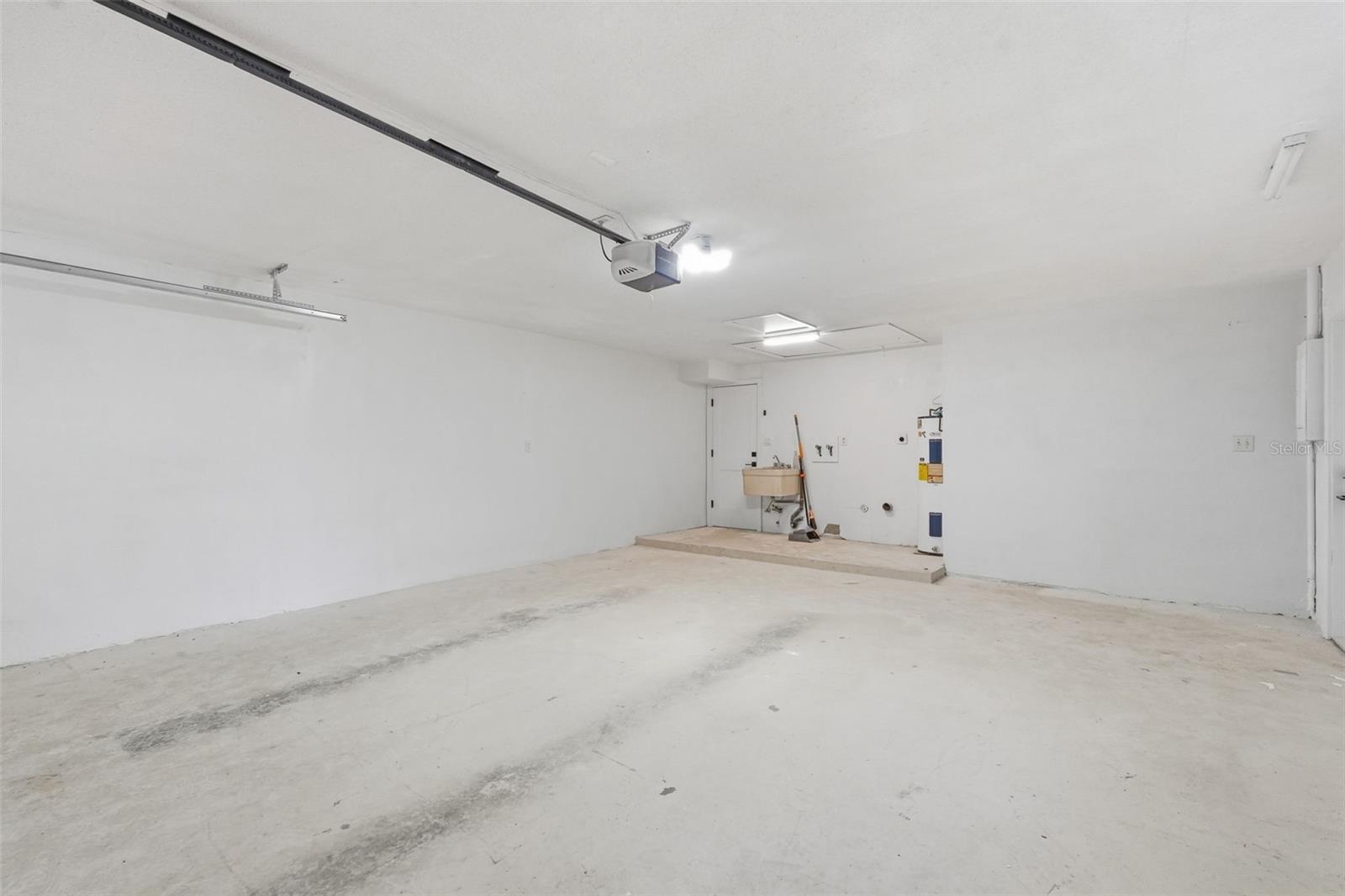 FAIRWAY ESTATES 9TH ADD - Residential