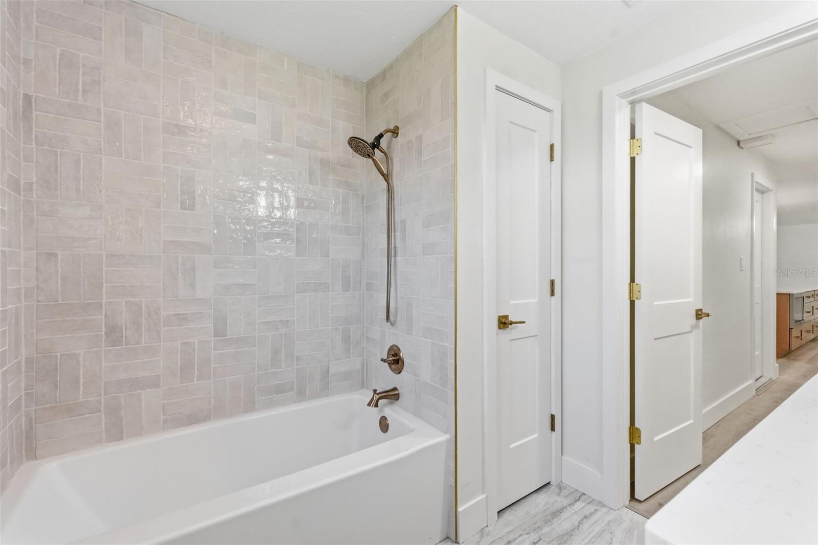 FAIRWAY ESTATES 9TH ADD - Residential