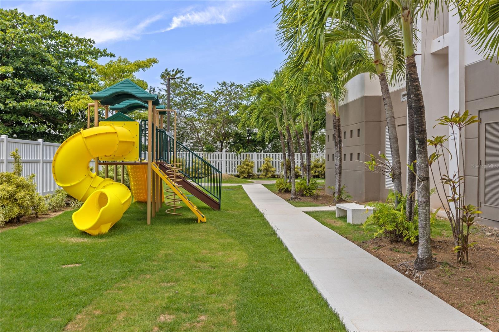 TORRE CIBELES I - Residential Lease