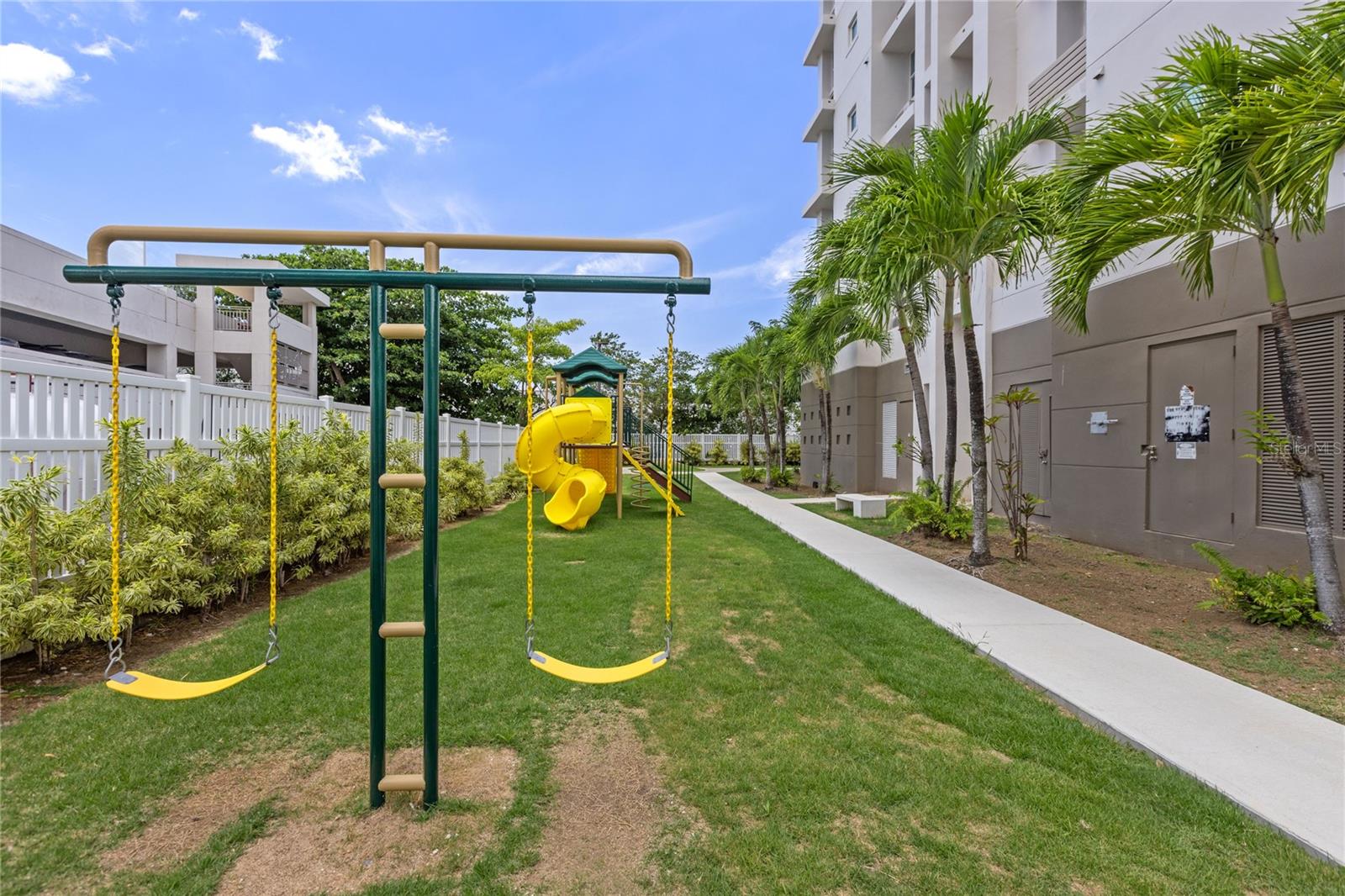 TORRE CIBELES I - Residential Lease