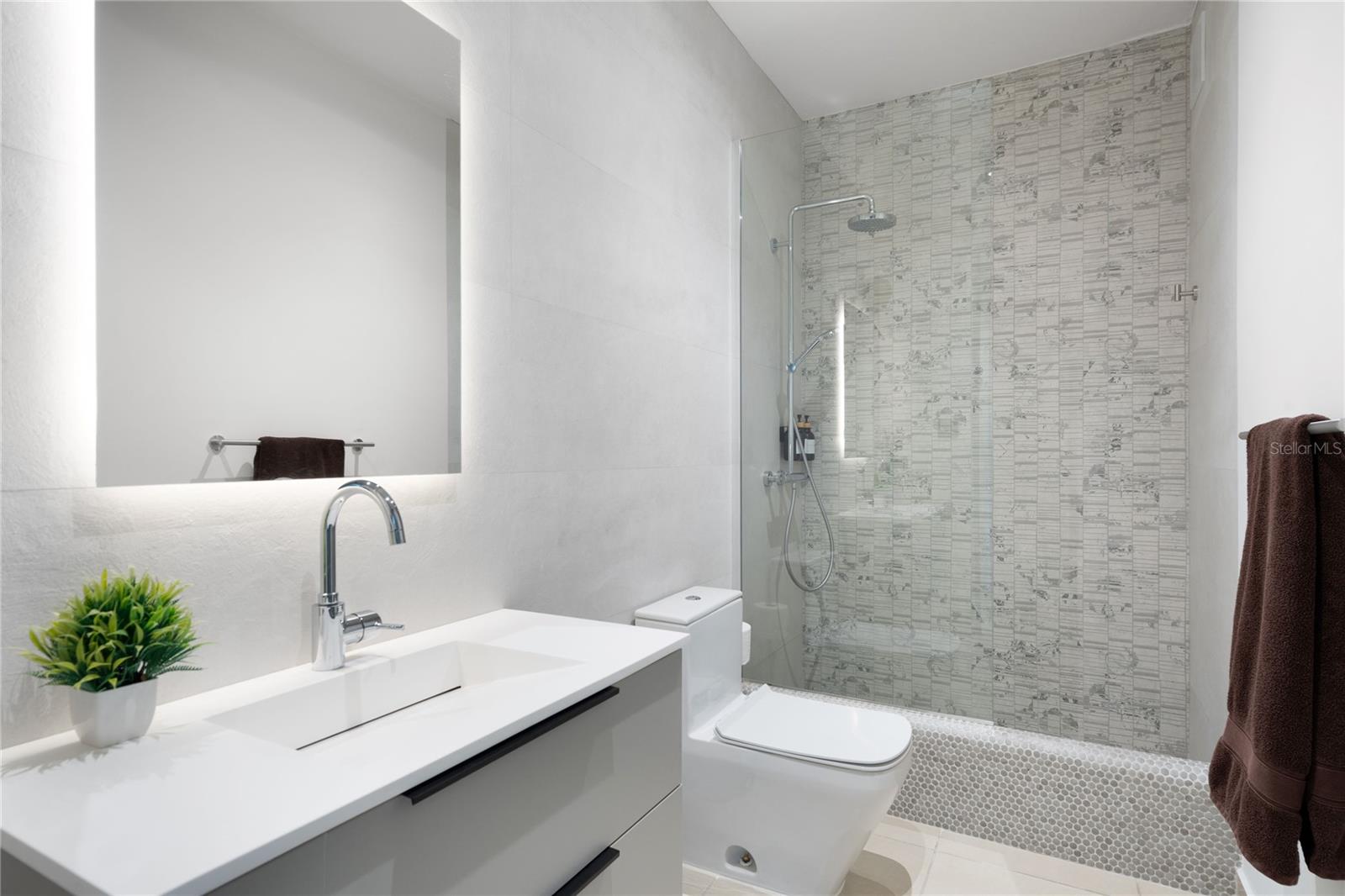 TORRE CIBELES I - Residential Lease