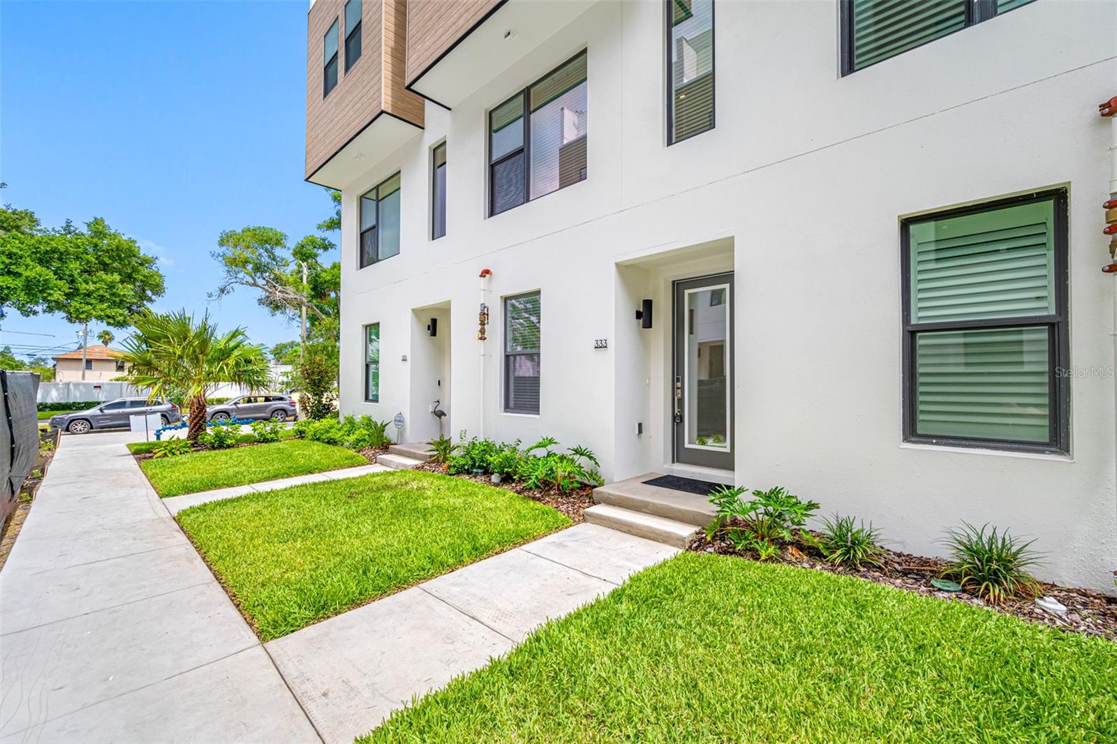 View ST PETERSBURG, FL 33705 townhome