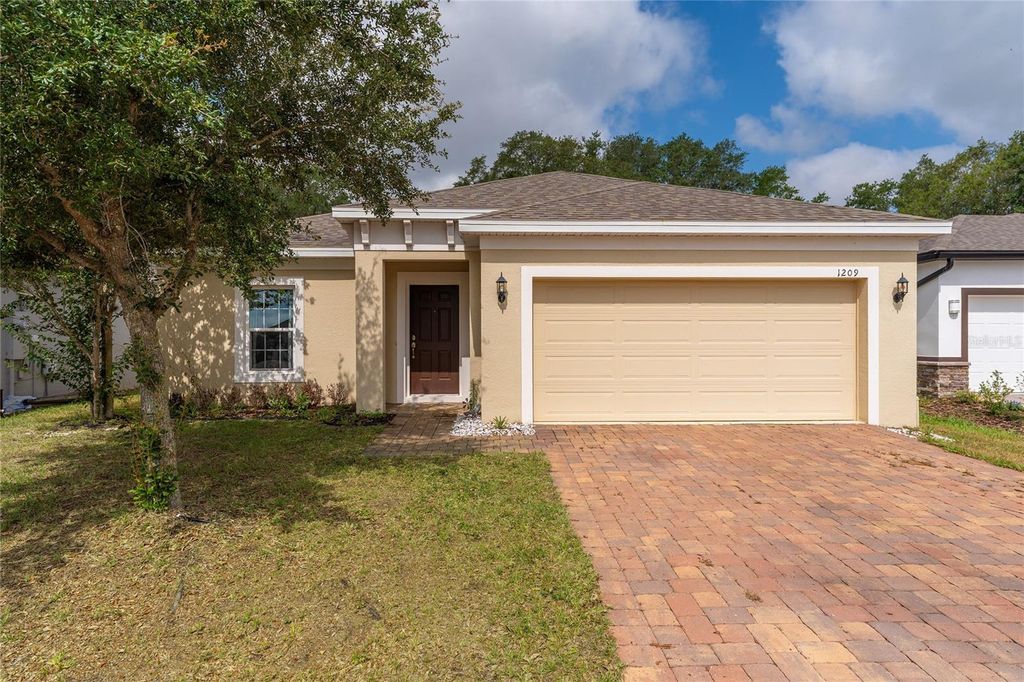 Photo of 1209 Stratton Avenue, Groveland, FL 34736 (MLS # S5150033)