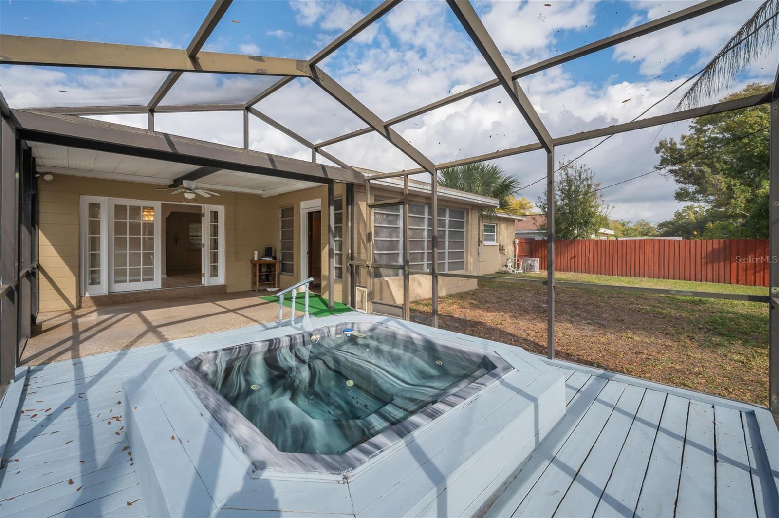 MAGNOLIA COURT - Residential