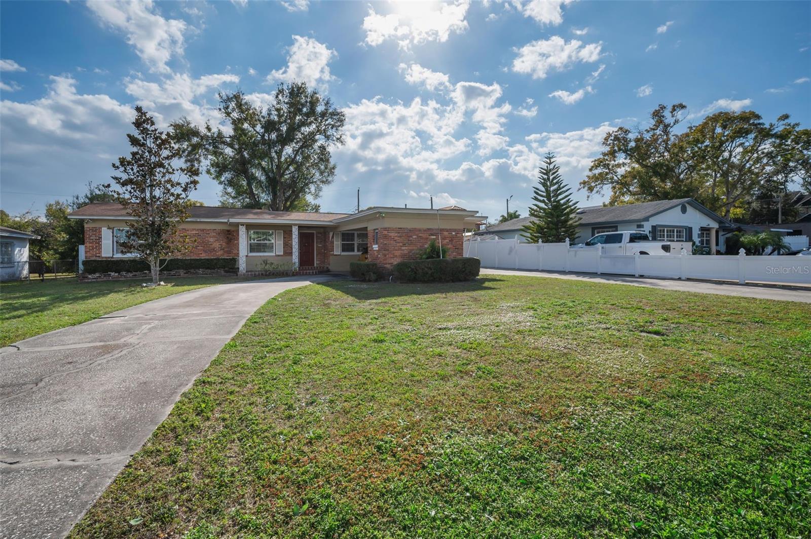 MAGNOLIA COURT - Residential