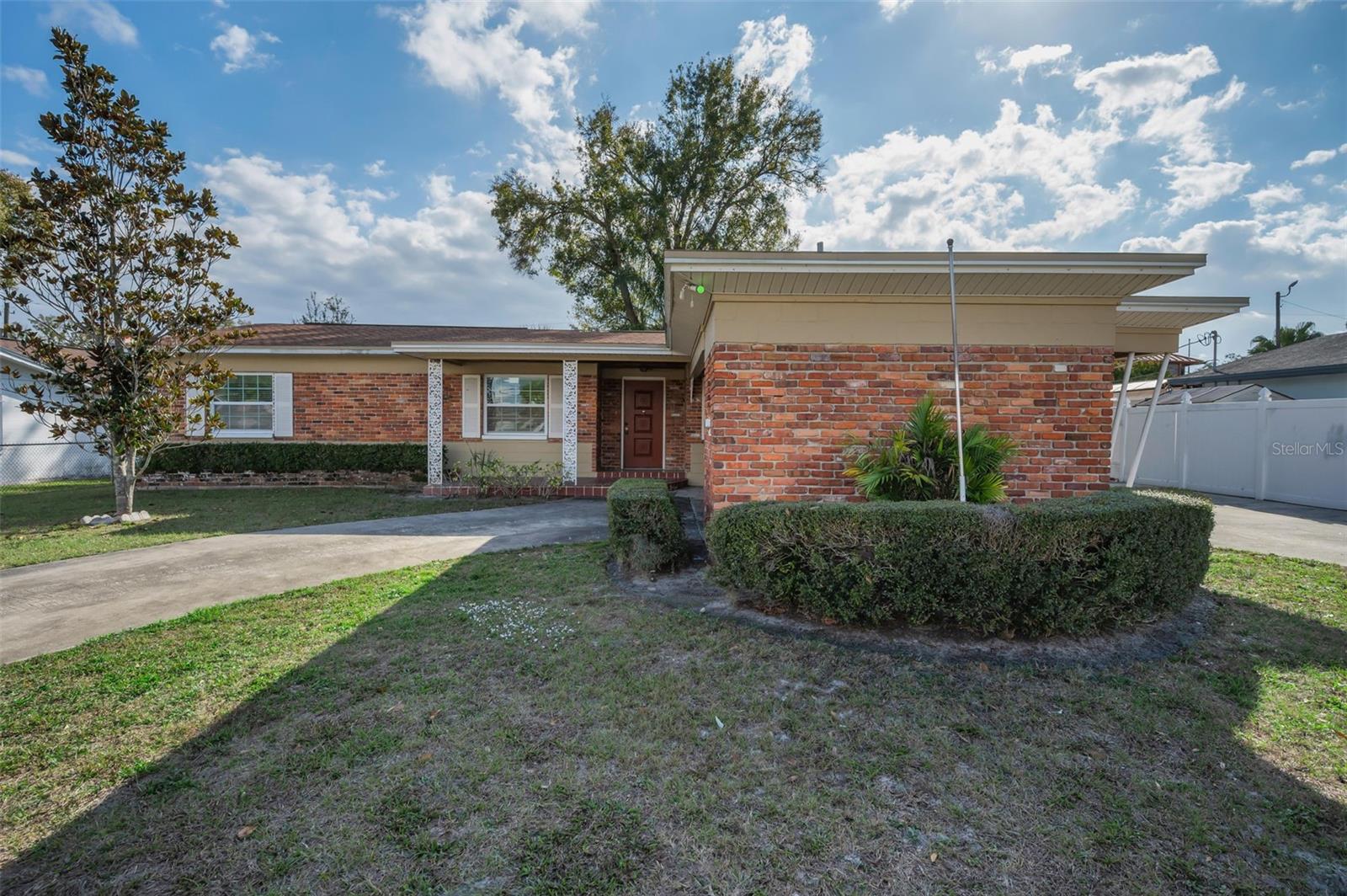 MAGNOLIA COURT - Residential