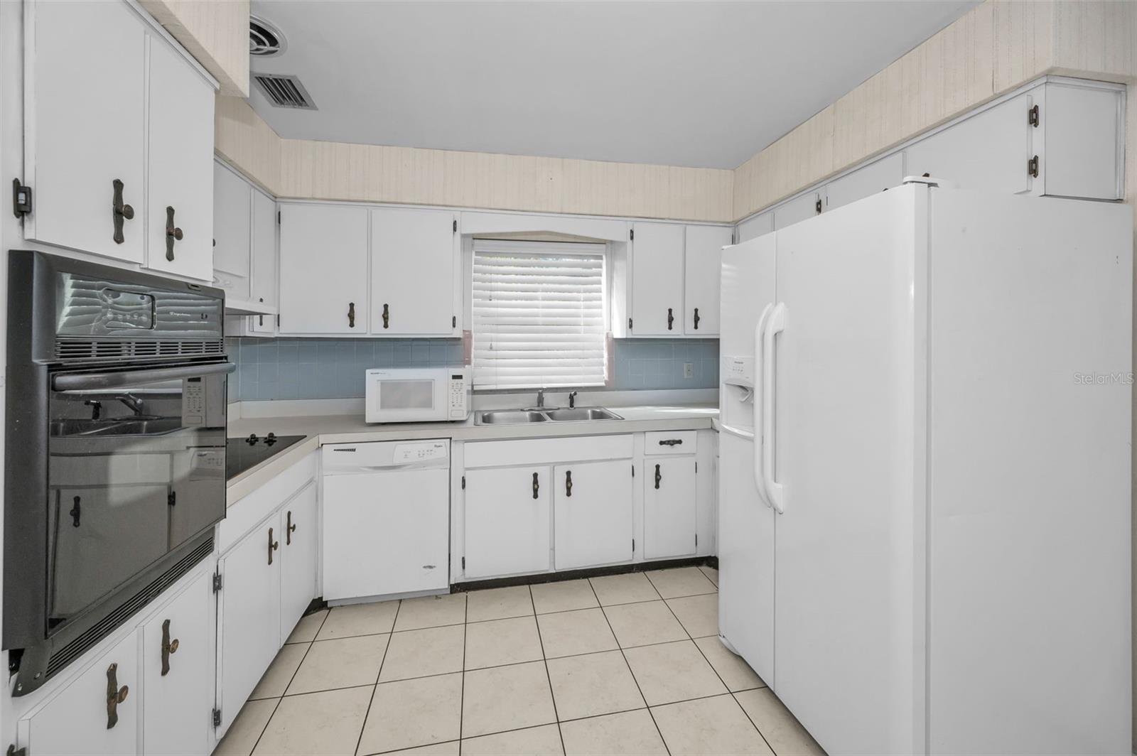 MAGNOLIA COURT - Residential