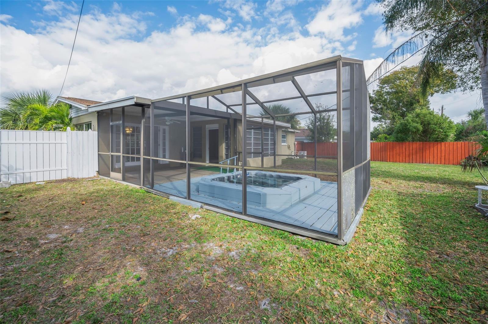 MAGNOLIA COURT - Residential