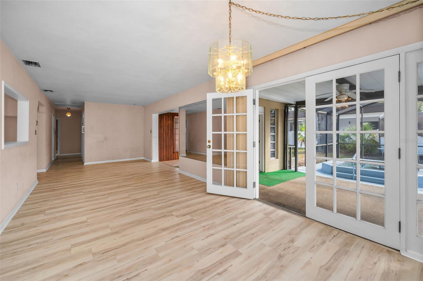 MAGNOLIA COURT - Residential