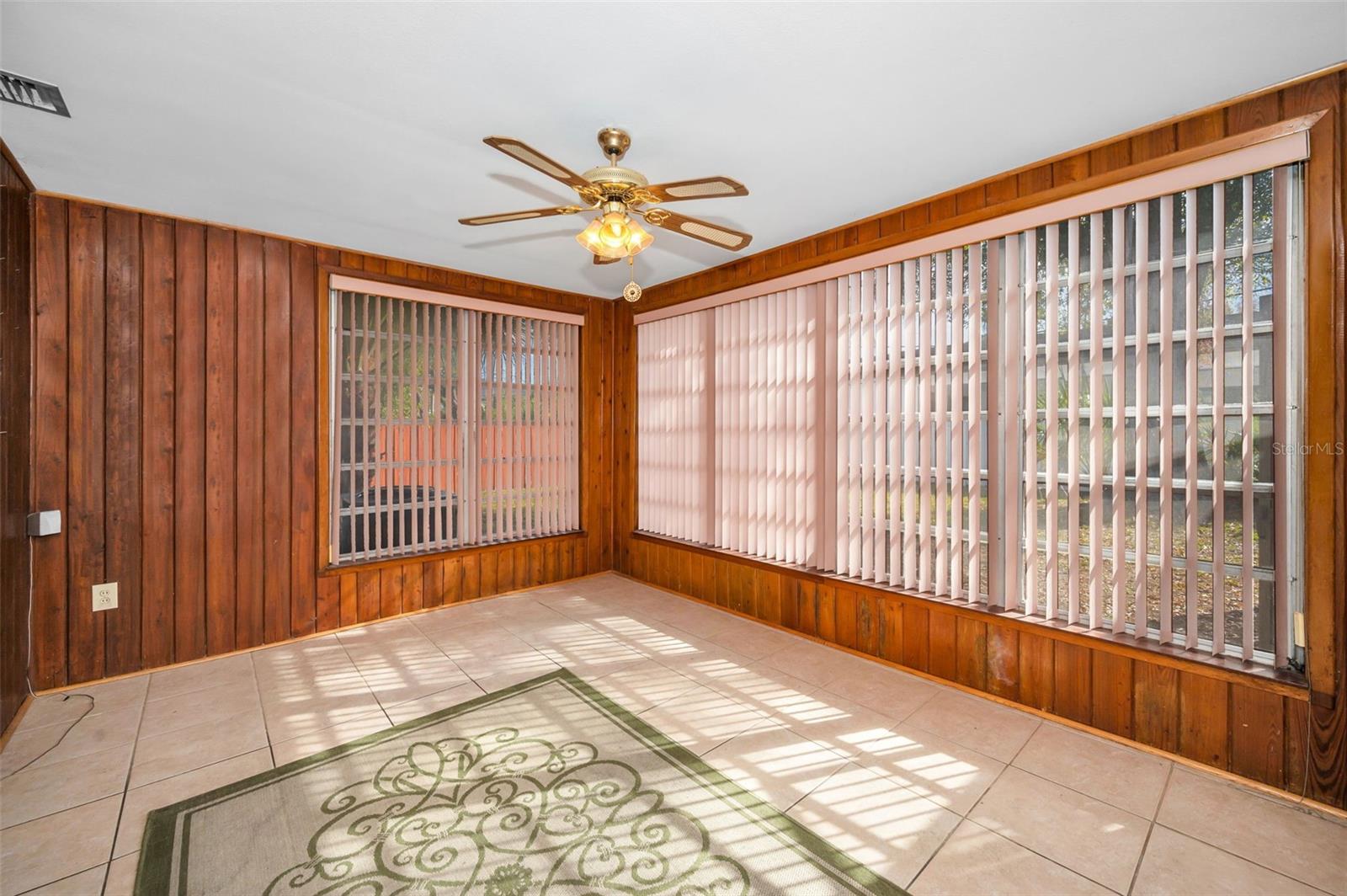 MAGNOLIA COURT - Residential