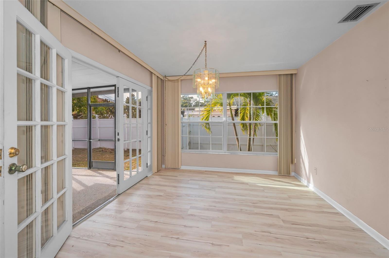 MAGNOLIA COURT - Residential