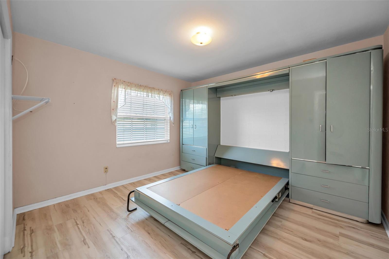 MAGNOLIA COURT - Residential