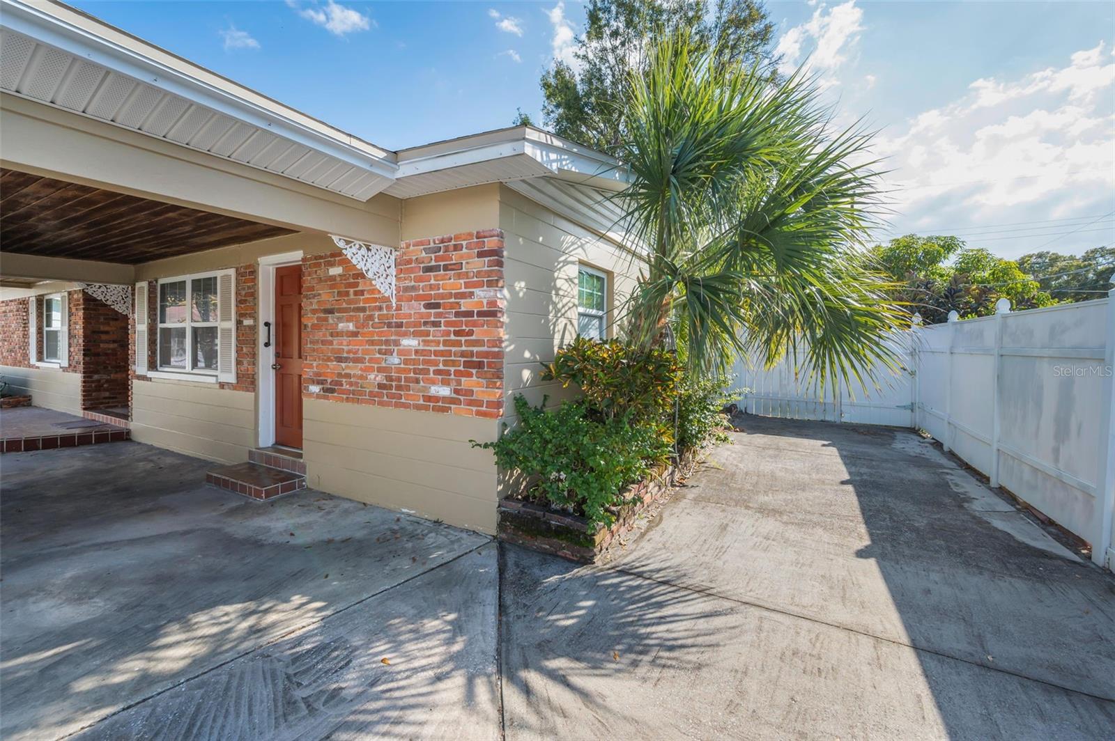 MAGNOLIA COURT - Residential