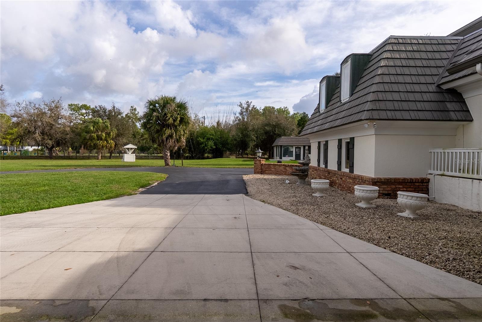 HIDDEN RIVER - Residential