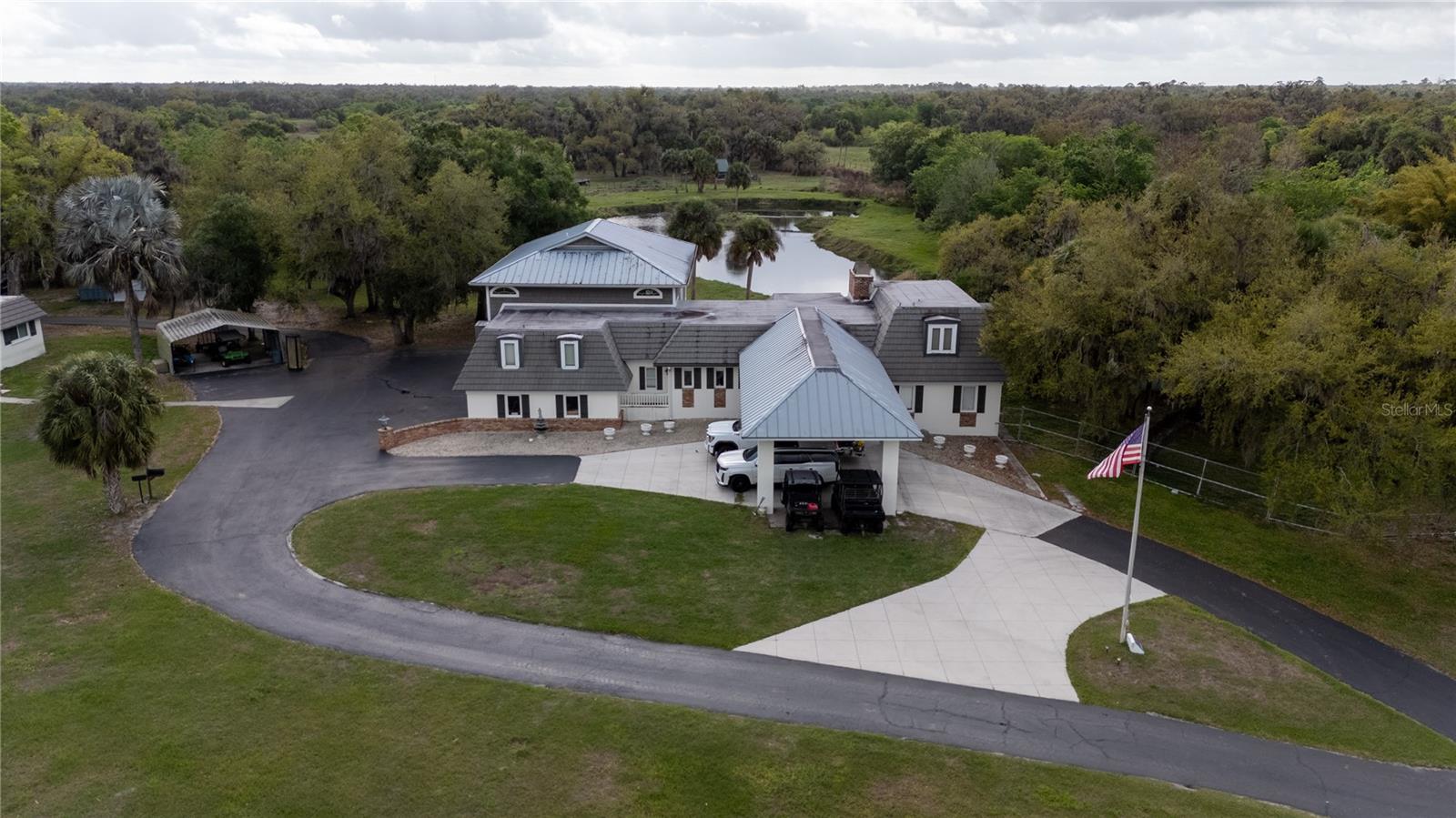 HIDDEN RIVER - Residential