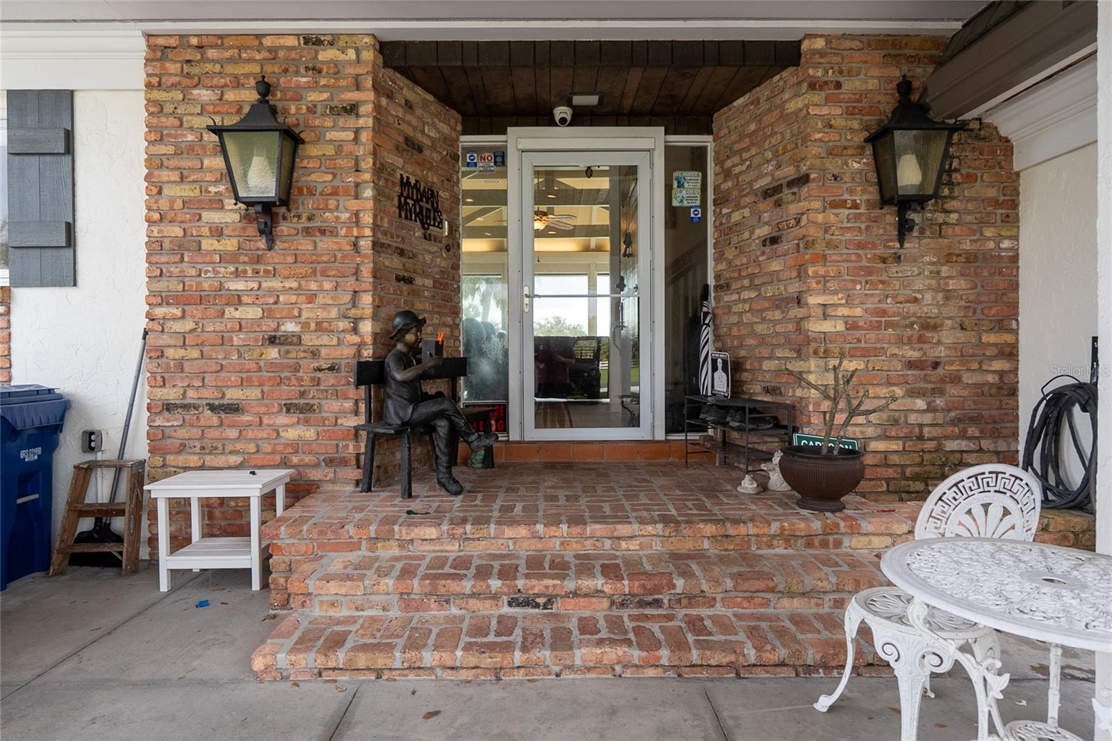 HIDDEN RIVER - Residential