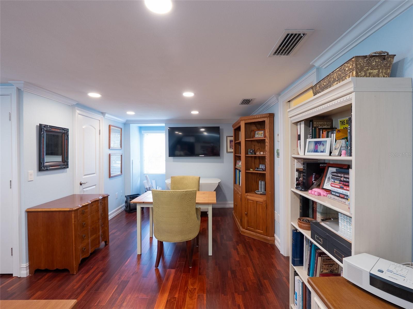 HIDDEN RIVER - Residential