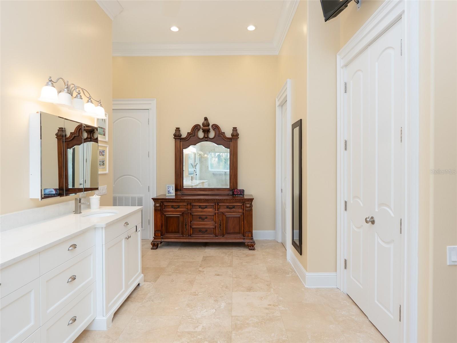 HIDDEN RIVER - Residential