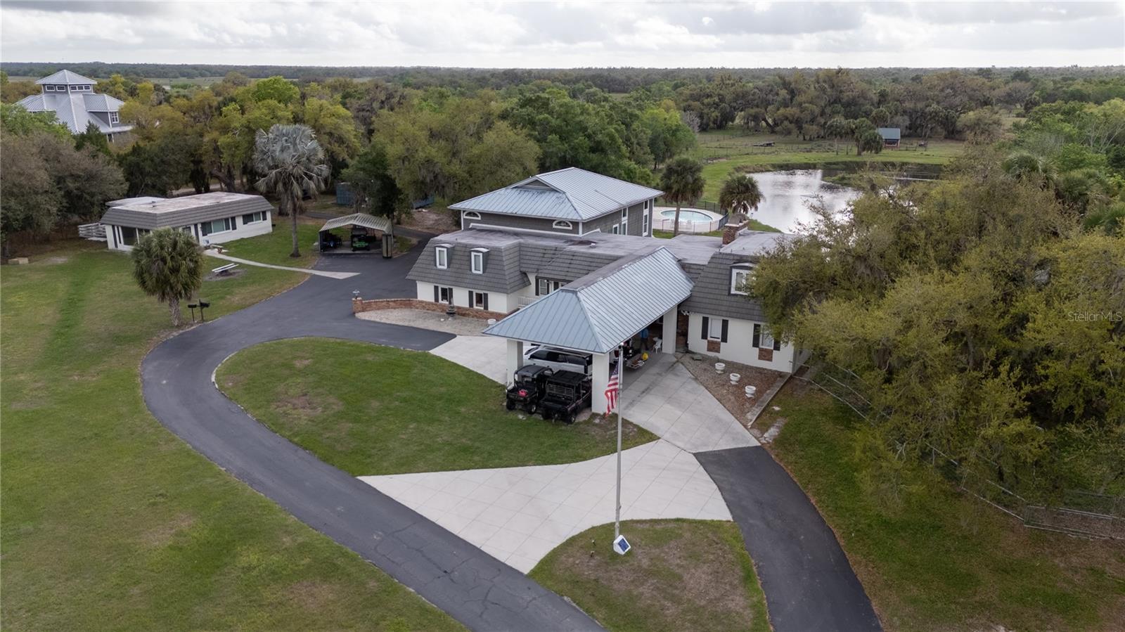 HIDDEN RIVER - Residential