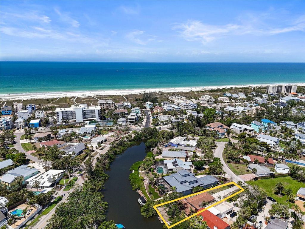 Photo of 30 Island Circle, Sarasota, FL 34242 (MLS # A4653880)