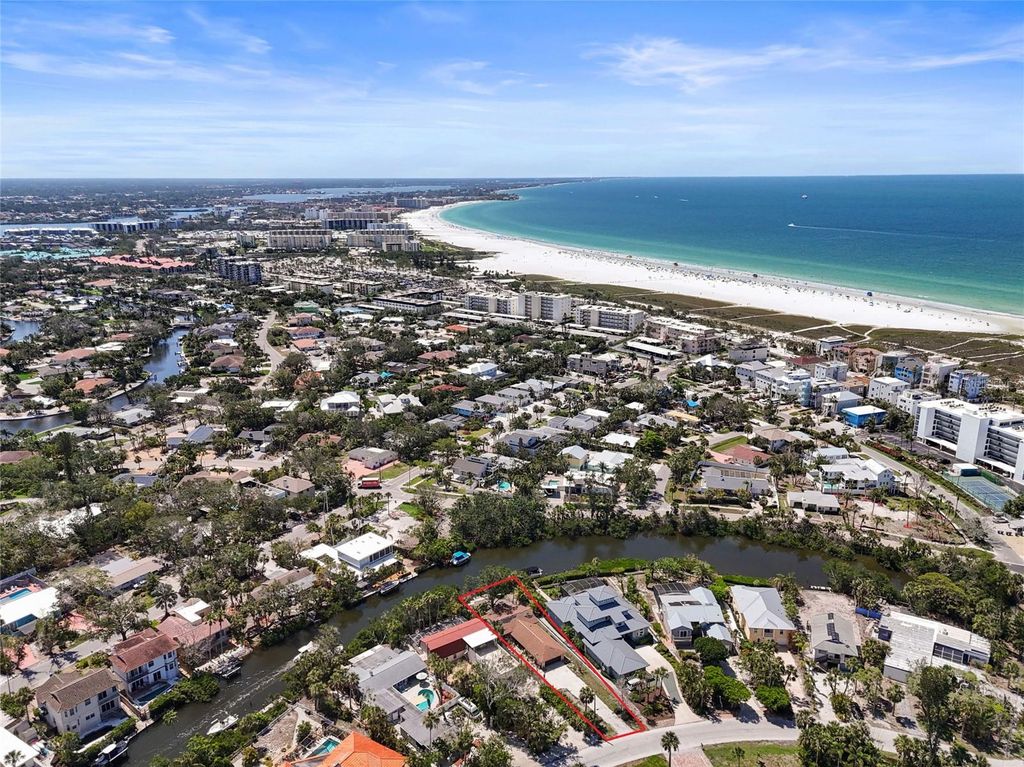 Photo of 30 Island Circle, Sarasota, FL 34242 (MLS # A4653880)